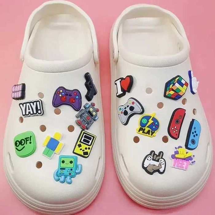 SET 21 Pinuri Pini Accesorii pentru Crocs Saboti Jibbitz, Jocuri Games