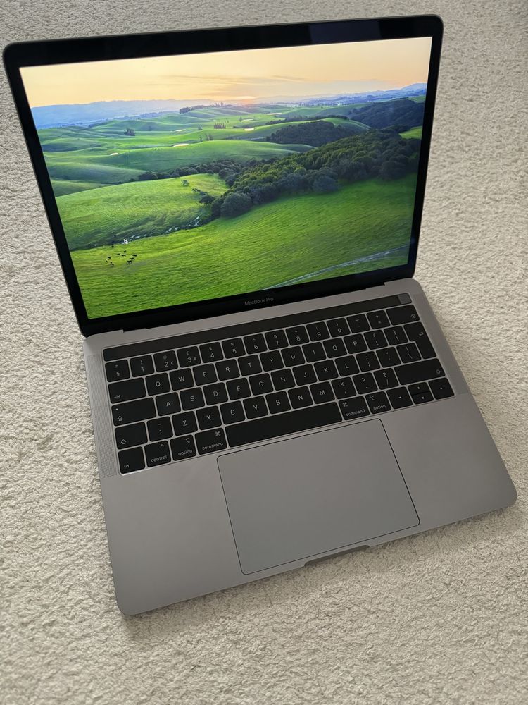 Macbook pro 13 inch space grey, 1.4Ghz, 8gb ram, 128gb ssd, Touch bar