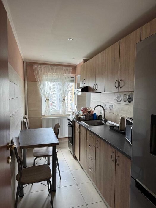 Inchiriez apartament cu 3 camere calea Aurel Vlaicu, Arad