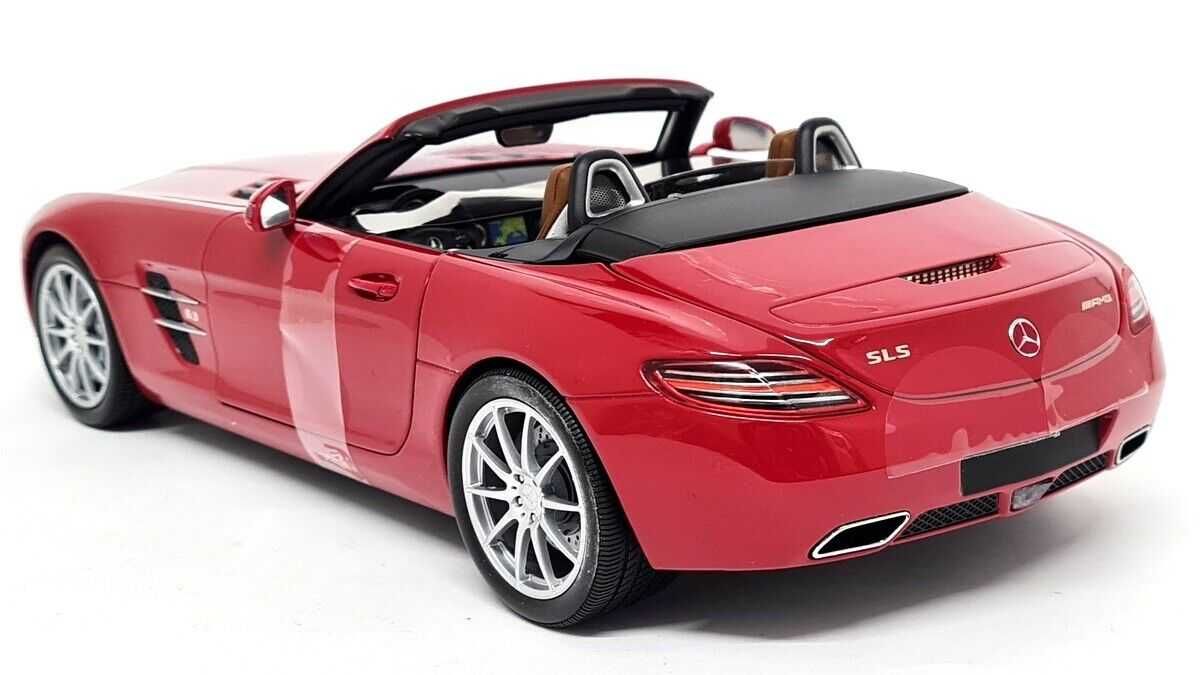 Minichamps Mercedes-Benz SLS AMG  1.18