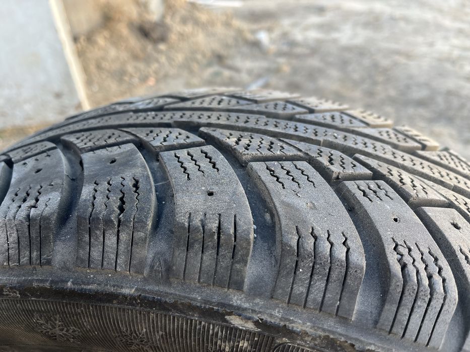 Продам зимнии шины