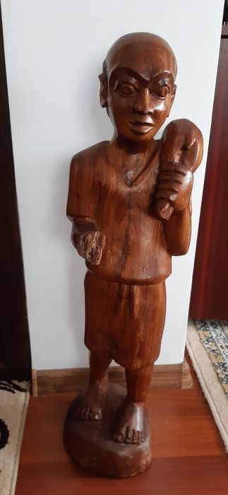 Statuie din lemn intreg sculptată manual