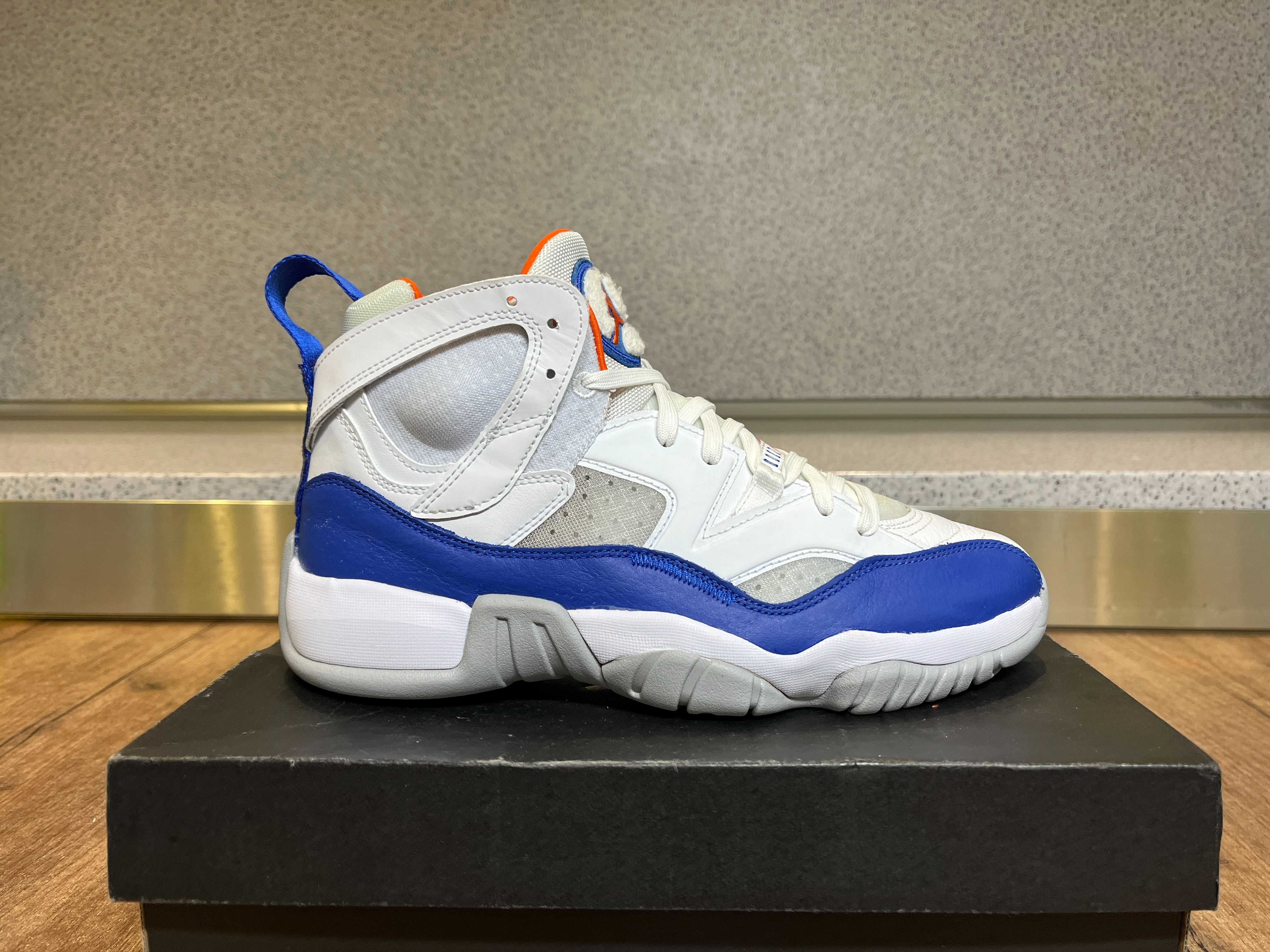 ОРИГИНАЛНИ *** Nike Air Jordan Jumpman Two Trey / Knicks White Royal