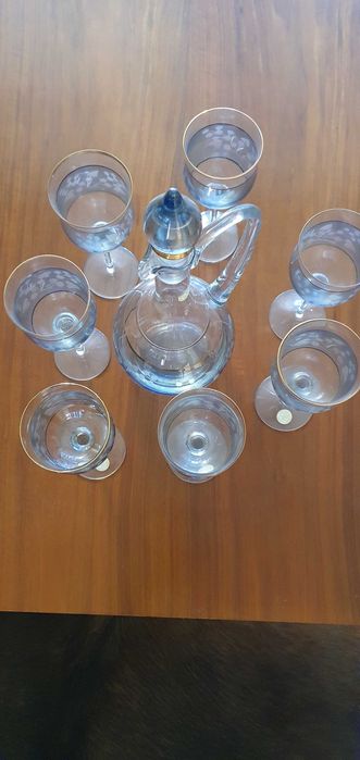 Vand set pahare vin si carafa, handcrafted cristal, 700 lei