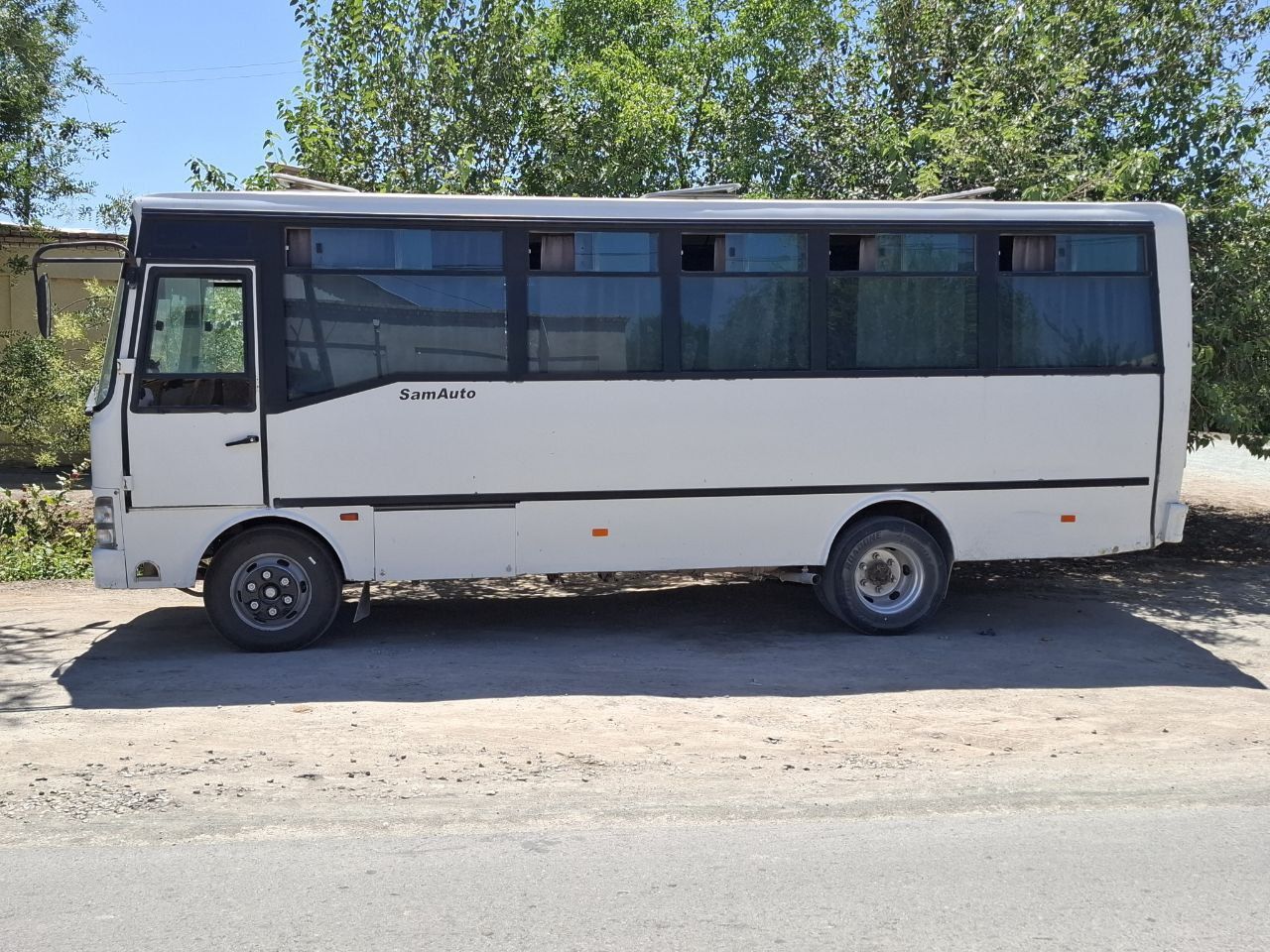Isuzu avtobus 21talik