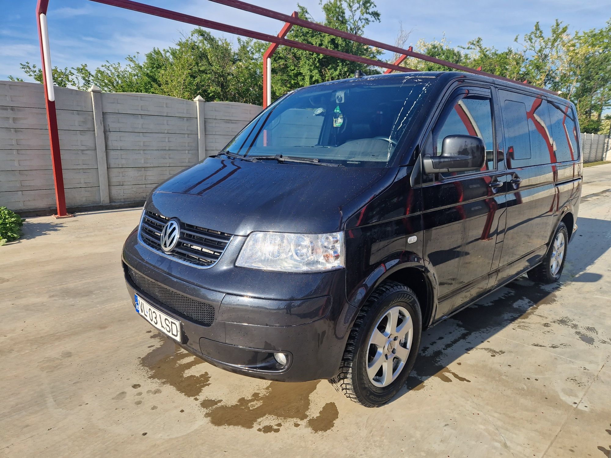 Vand VW Caravelle cu 2 usi laterale