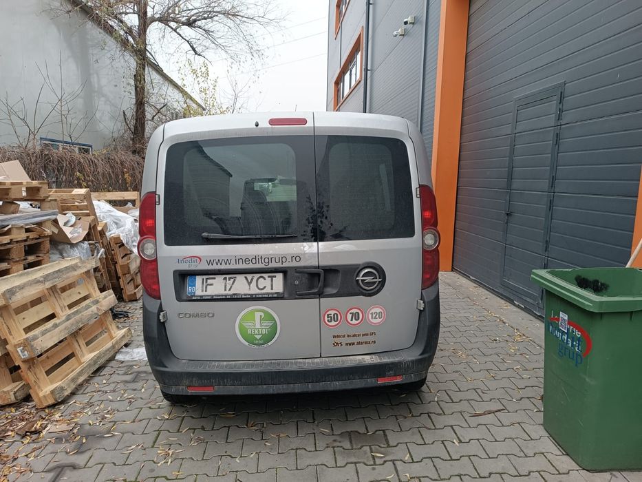 Opel Combo 1.6 d, cutie automata