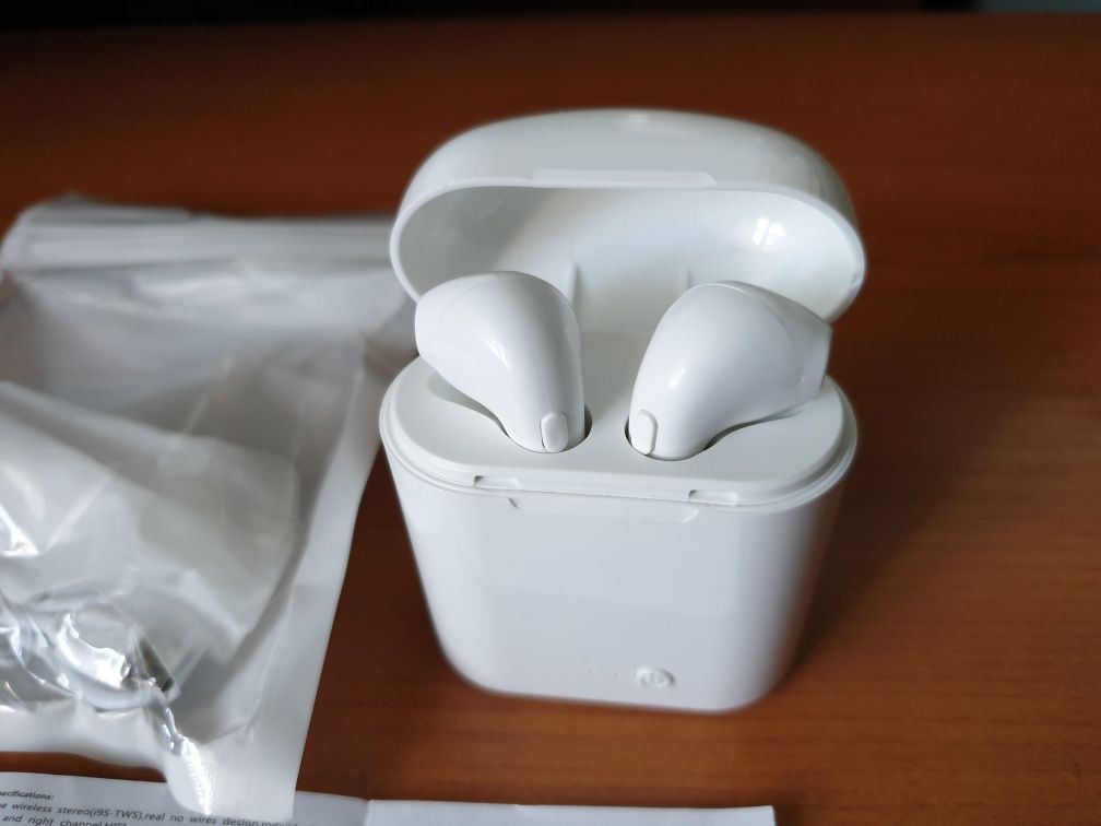 Casti airpods noi și tableta utok 700q lite 4gb display spart