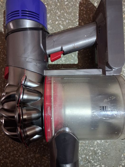 Aspirator DYSON V8