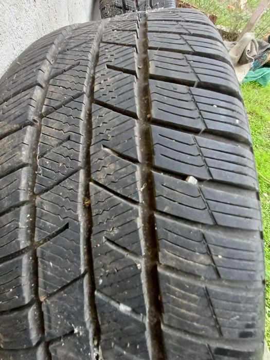 Vând jante pe 17 originale VW cu cauciucuri de iarnă  profil 6mm.