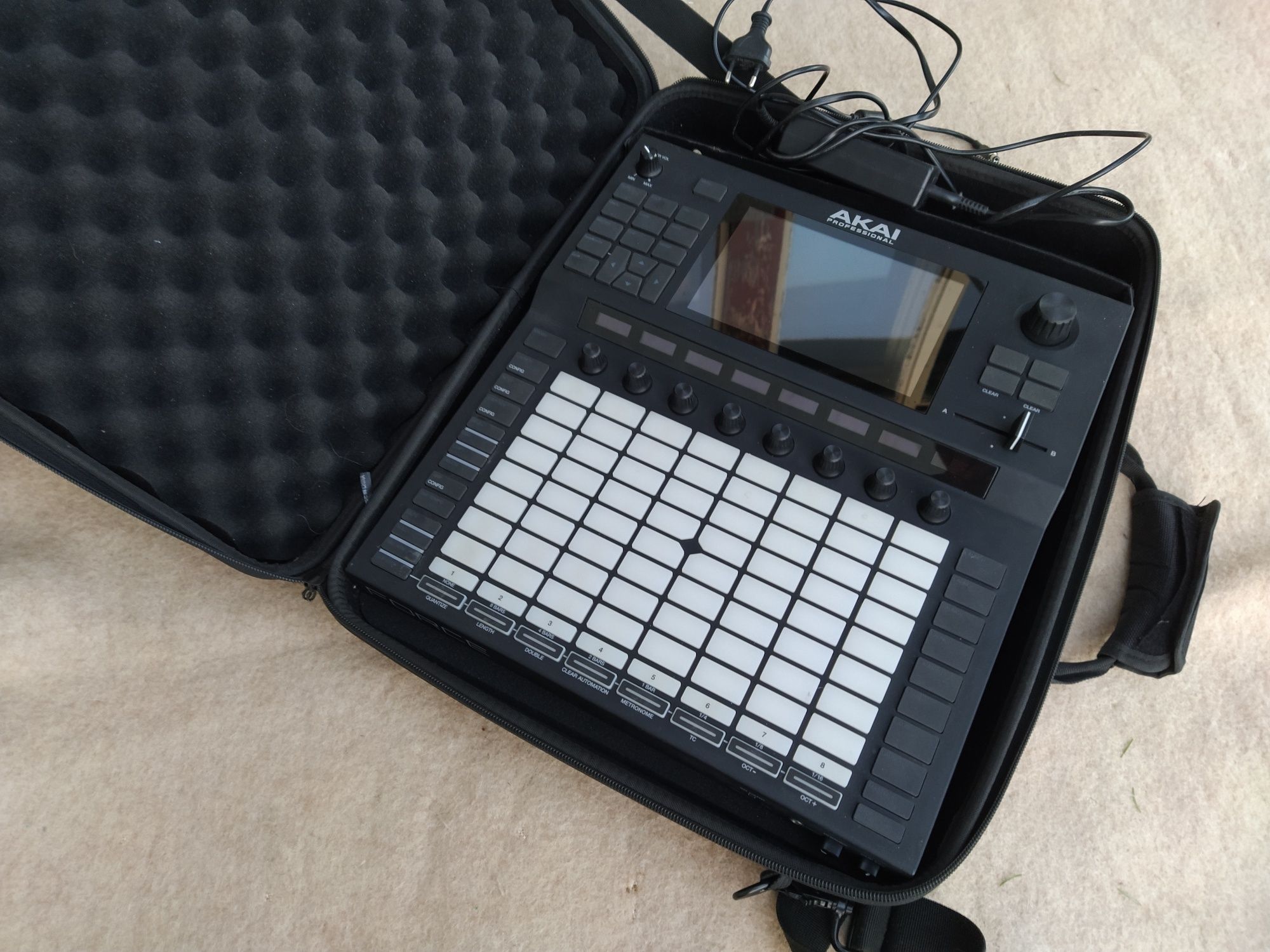 Akai Force + Plug-ins, UDG case si SSD