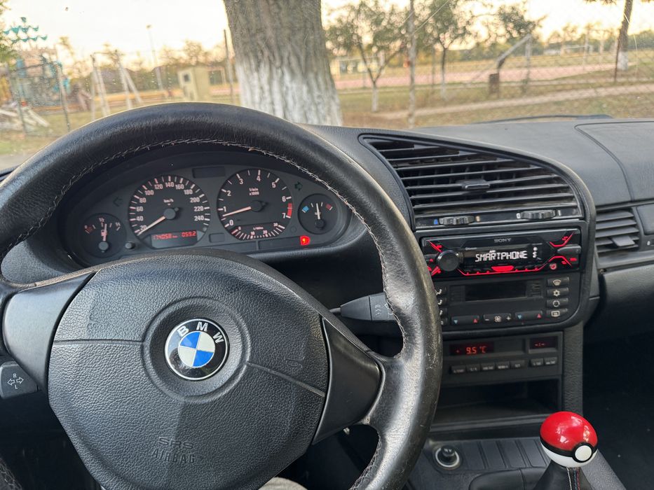 BMW E36 320i coupe