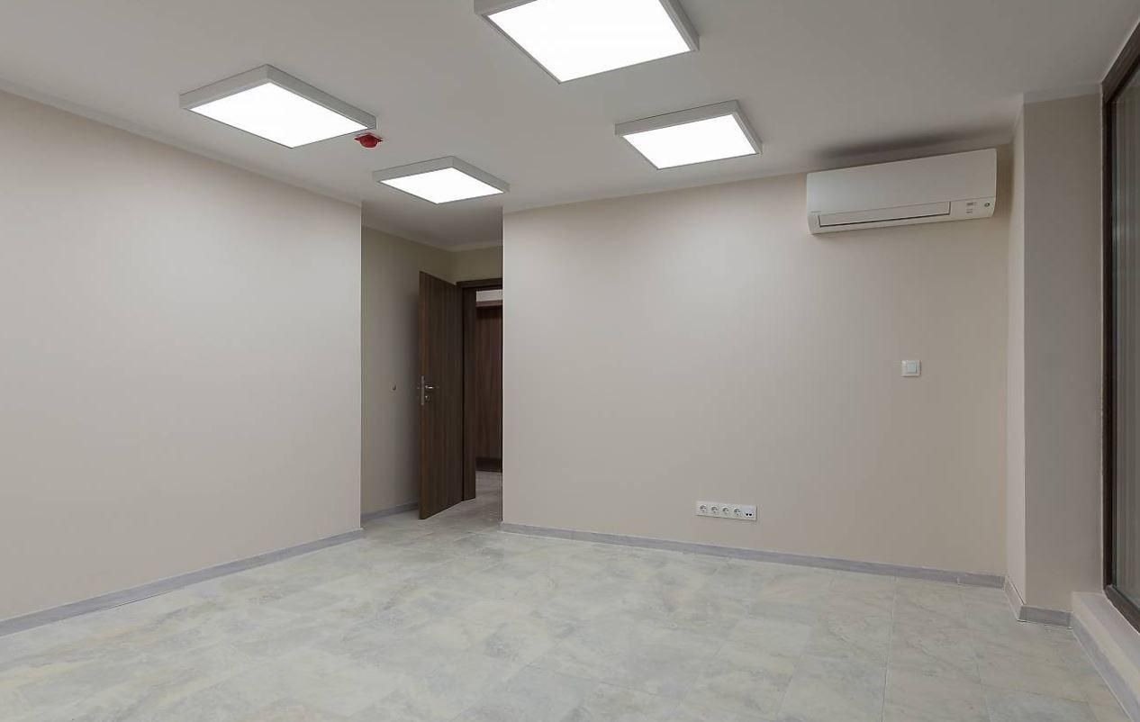 Дава се под наем Офис в Бургас, Зорница - 95 кв.м за 714 € - Снимка #1
