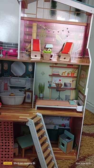 Căsuța din lemn pentru păpuși