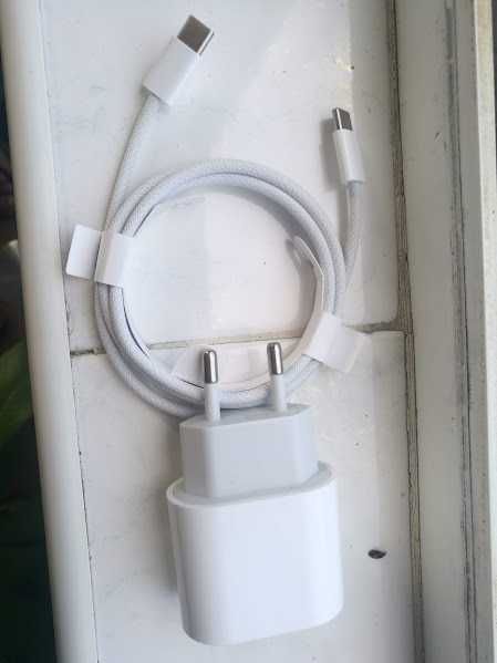 оригинарно мрежово 
зарядно
 с кабел Apple, USB Type C, 20W ново