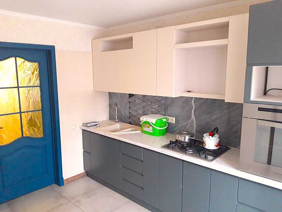 2-комн. кв., ул. Майлина, ТЦ Евразия, 52 кв.м. Продам!