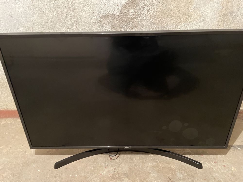 televizor lg cu ecranul spart diagonala 108 cm