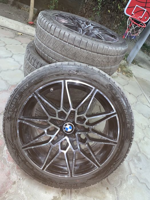 Продам комплект зимних колёс BMW (диски + резина)