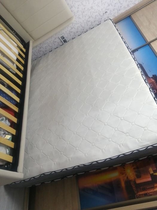 Продам срочно матрас, так как купили новую кровать с матрасом, пишите