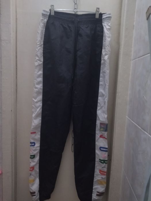 продам спортивные штаны ,фирменный