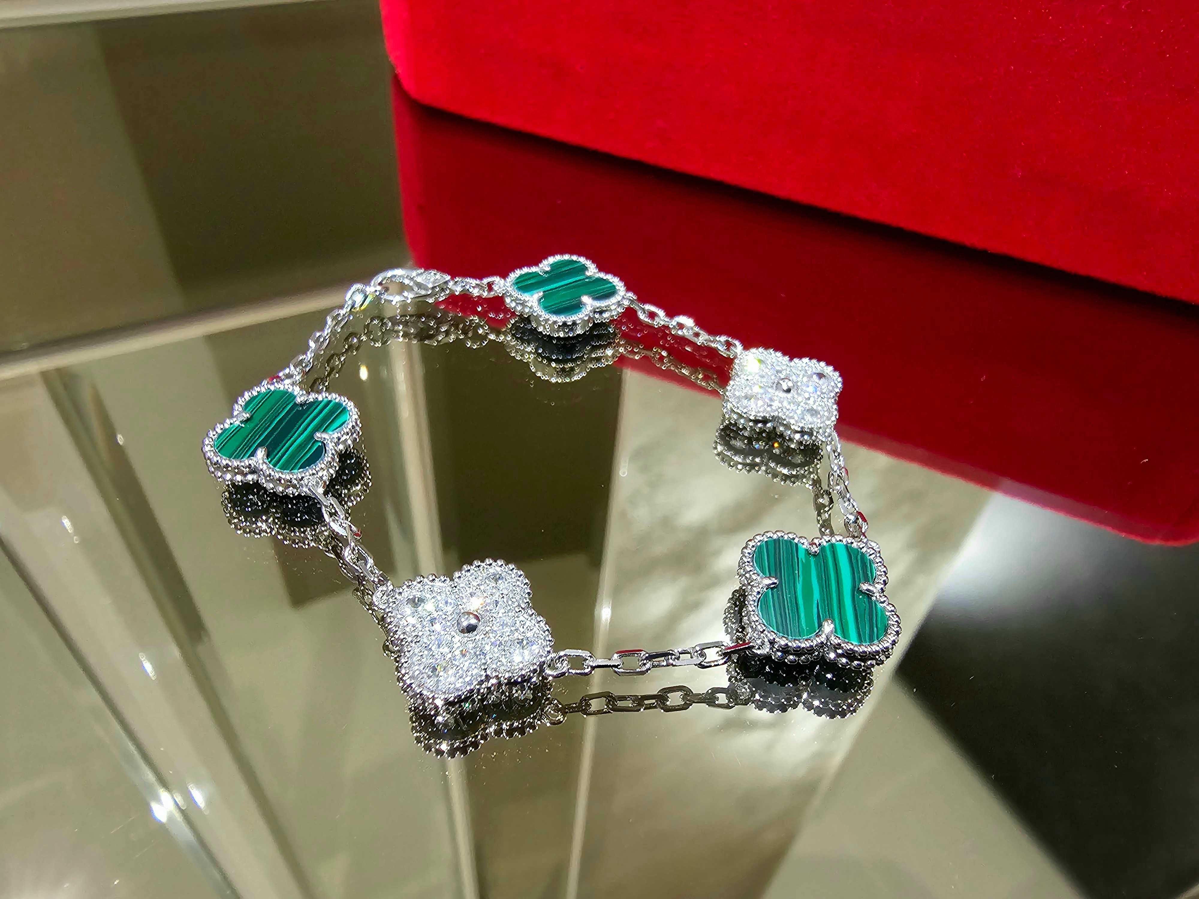 Van Cleef & Arpels VCA Silver Green Diamond 5 Alhambra Дамска Гривна