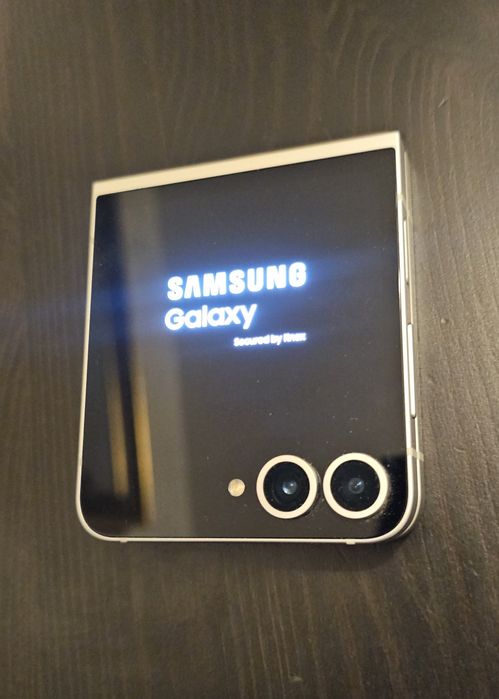 Samsung Galaxy Z Flip 6 ALB - impecabil