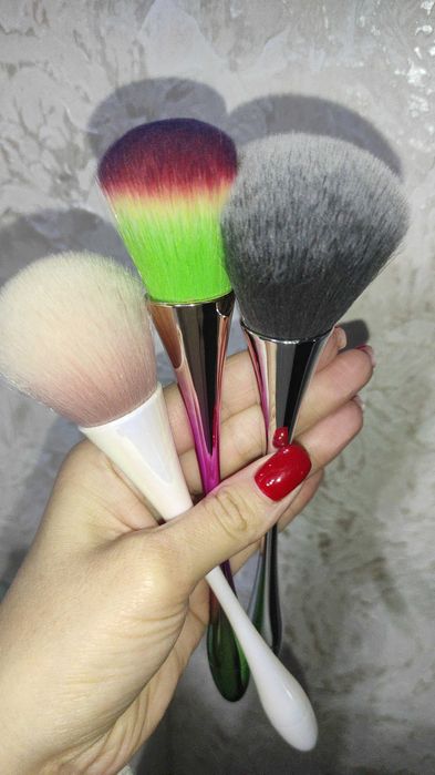 Продается кисточка для макияжа