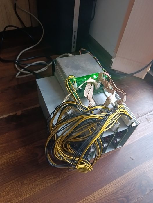Antminer S9 cu sursa inclusa braiinsOS