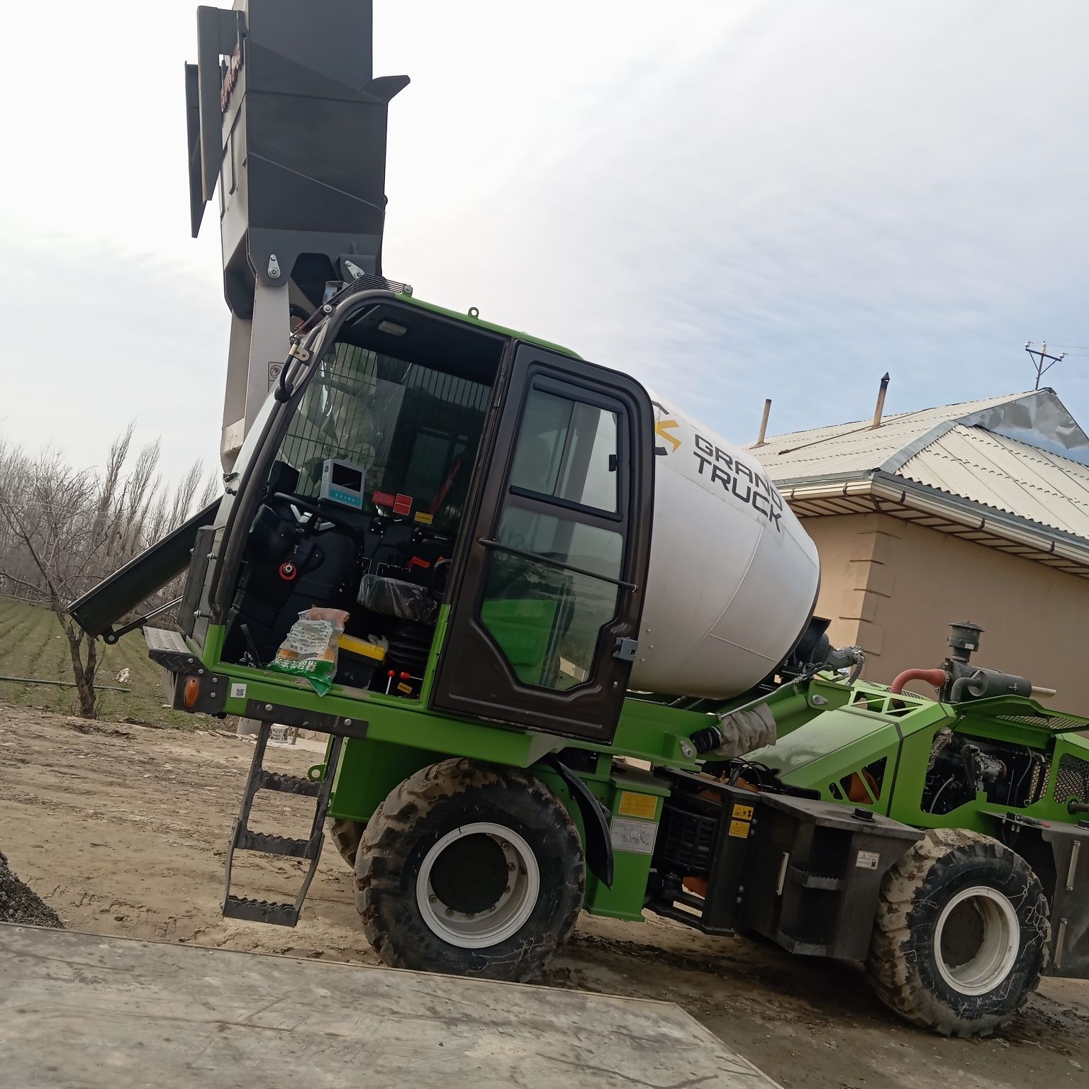 Karmiks beton quyish xizmati styashka fundament quyamiz Payariq Jomboy