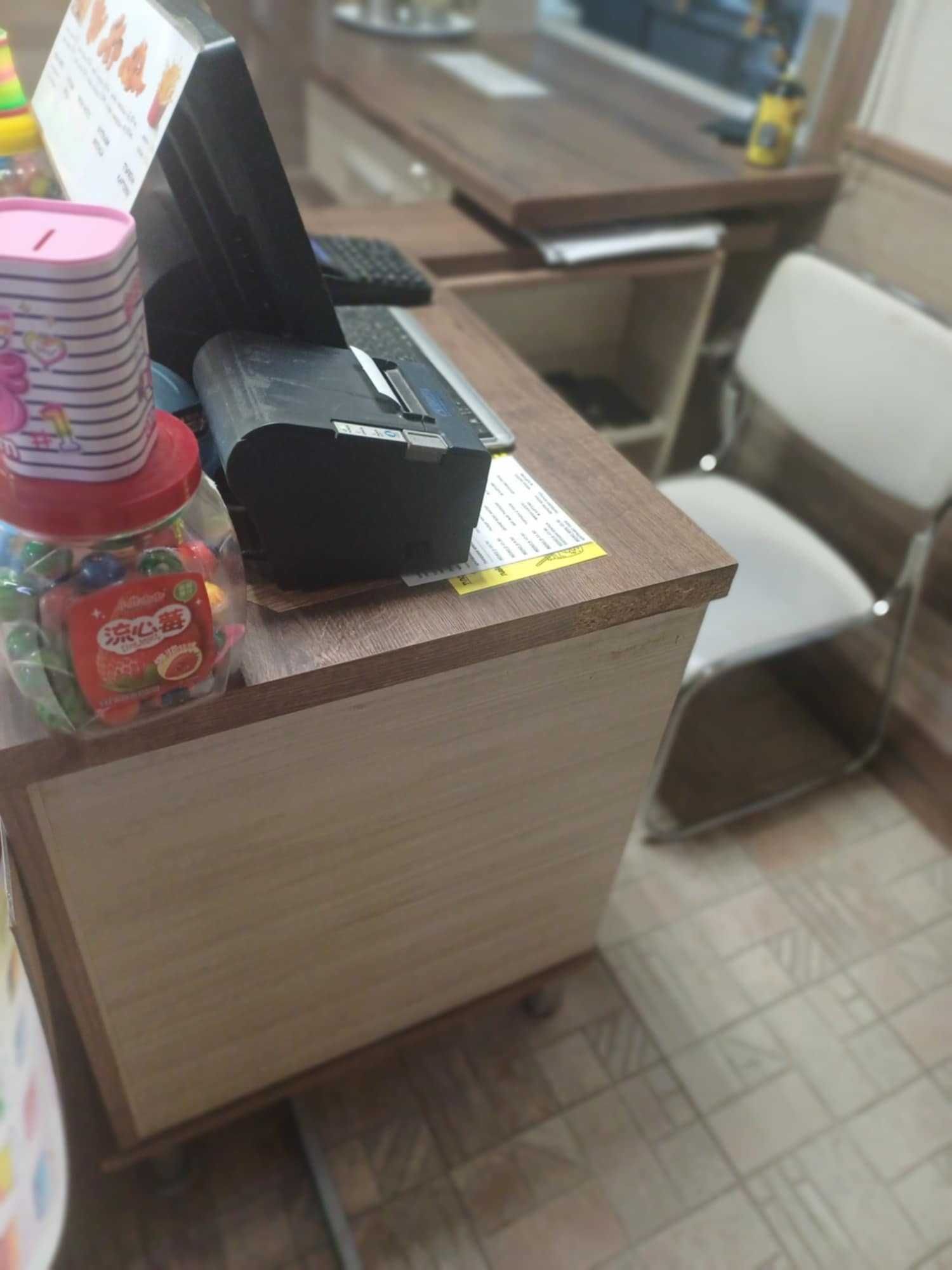 обзавеждане /шкафове за заведение /магазин