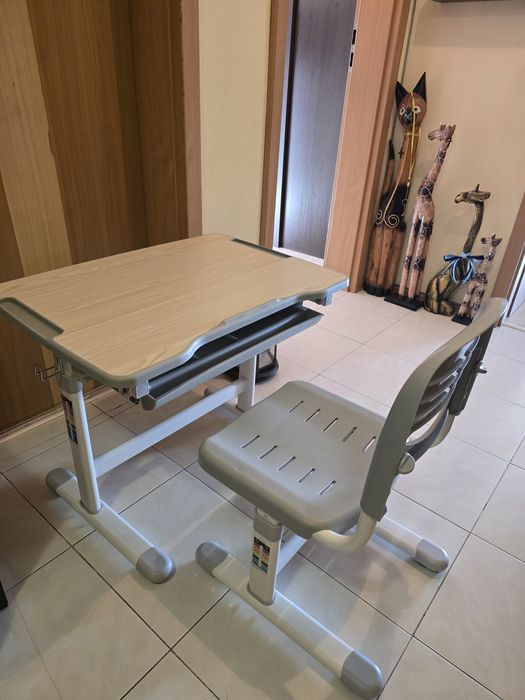 Vipack Регулируемо детско бюро Comfortline 201 със столче, сиво