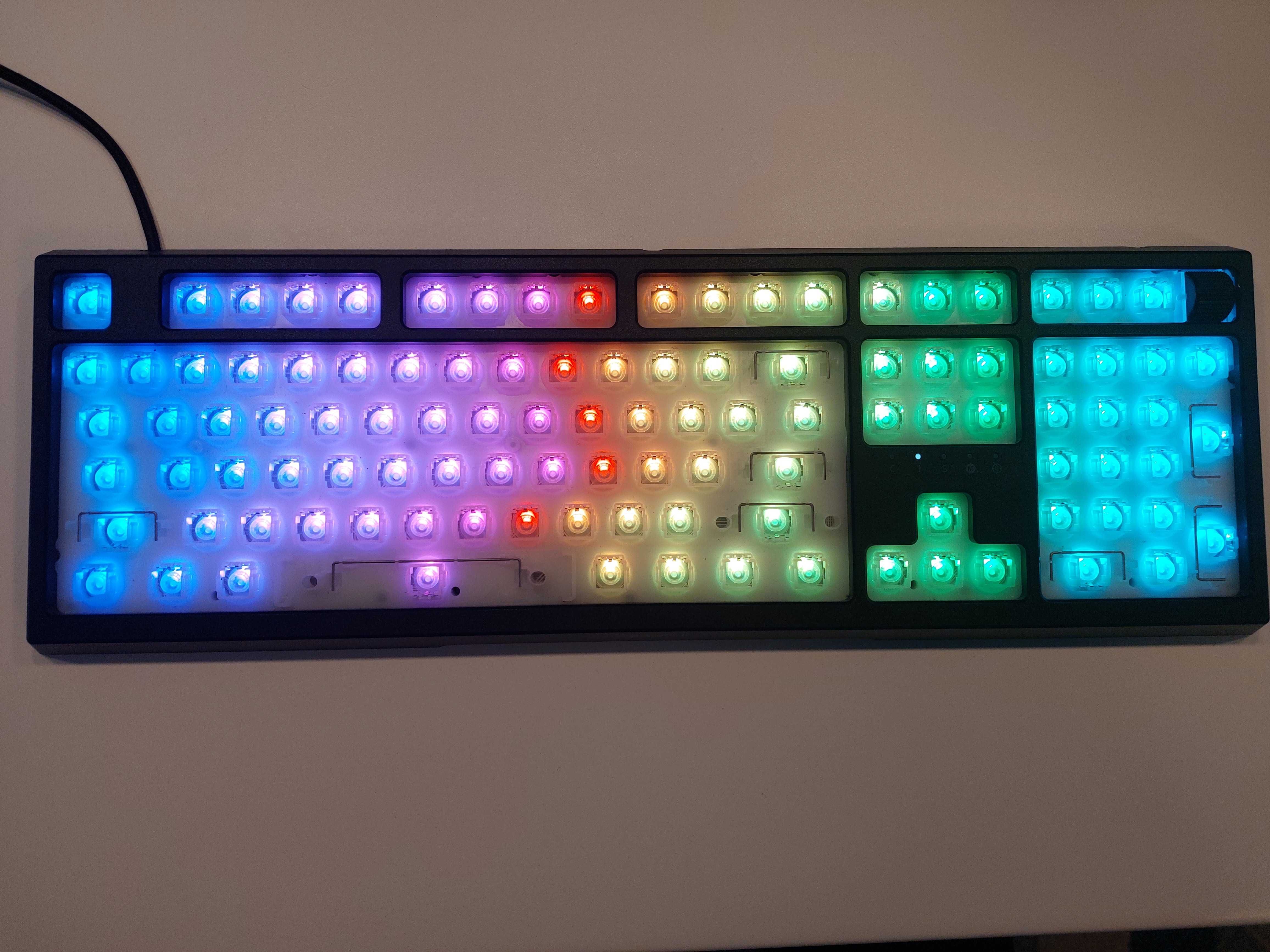 Tastatură Razer Ornata V2, RGB, mecha-membrane, taste media + stickere