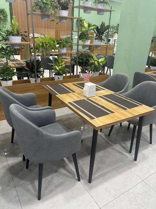 Stol stul  yumshoq mebel va kofe mashina sotiladi