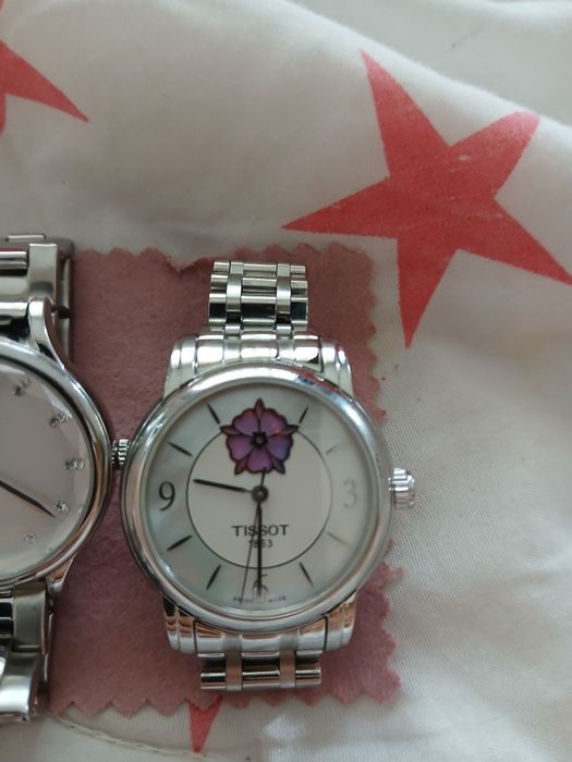 Vand 3 ceasuri dama : tissot automatic,fossil analogic