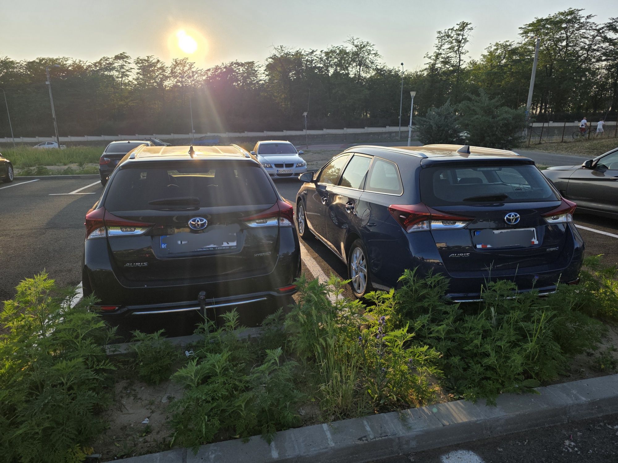 Inchiriez Toyota Auris HIBRID Bolt