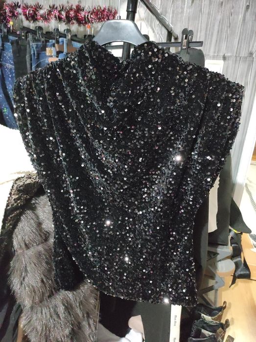 Потник с пайети в бяло и черно