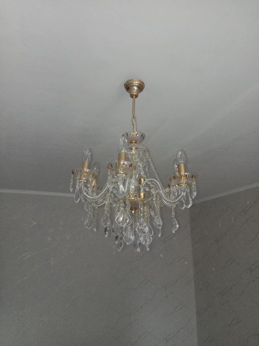 Продам люстру не дорого