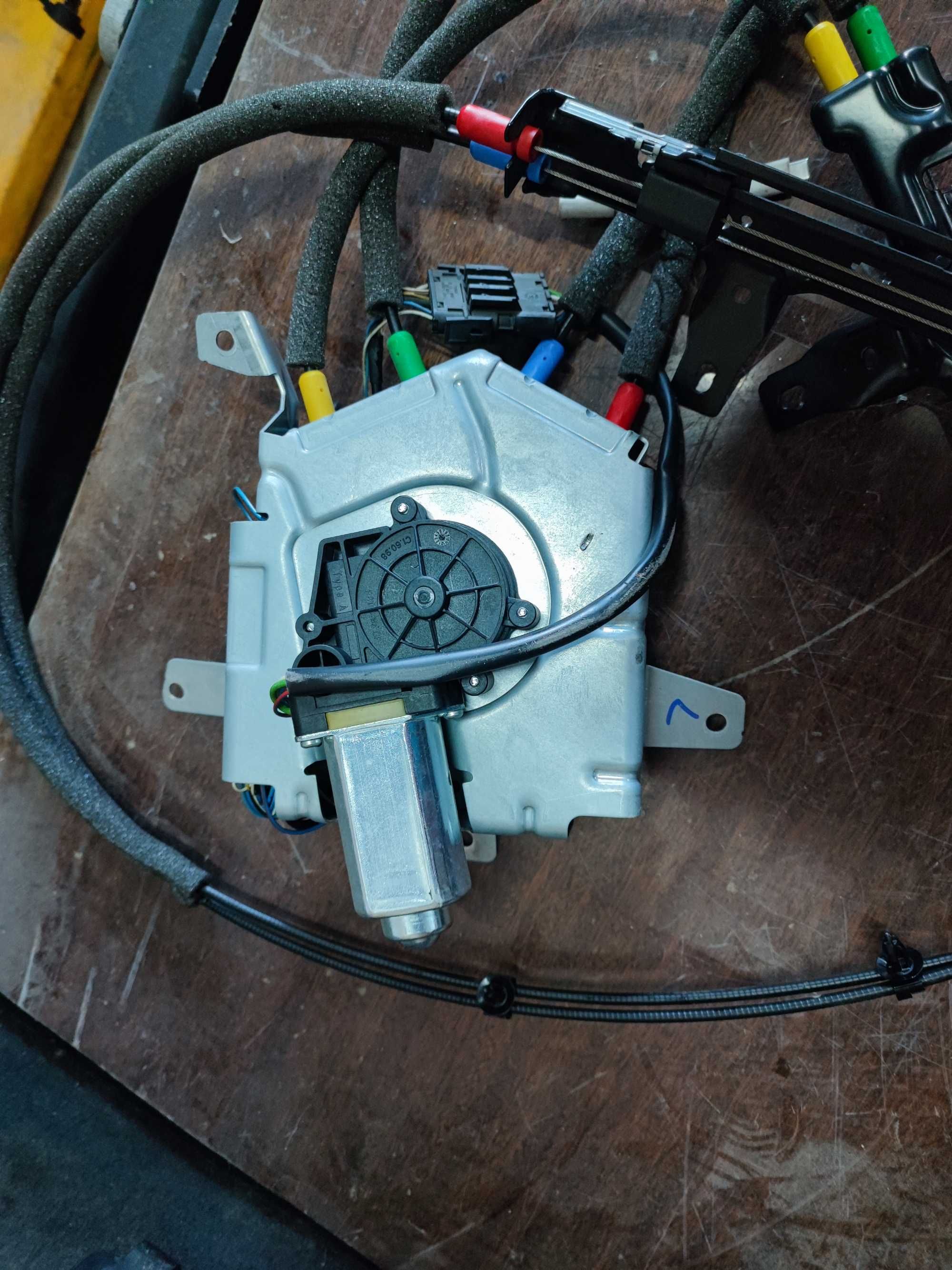 Механизъм електрическа щора багажник BMW F11 БМВ Ф11 Комби