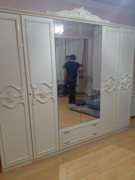 Продам итальянский спални гарнитур