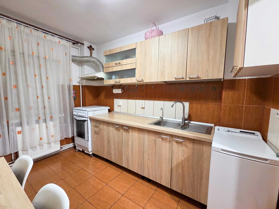 Apartament 3 camere semidecomandate, etaj 1, zona Zimbru, Miron Costin