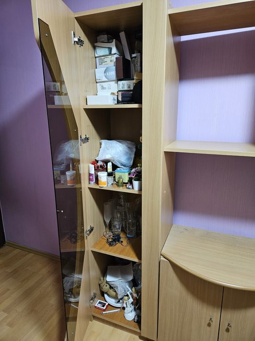 Vitrina/ biblioteca/ mobila living sufragerie