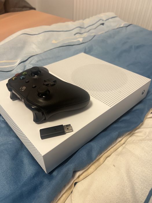 Xbox One S 1TB + Controller Xbox + Adaptor Xbox
