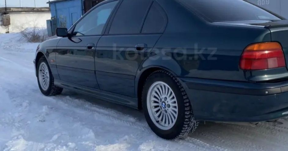 Продам диски и два комплекта резины.