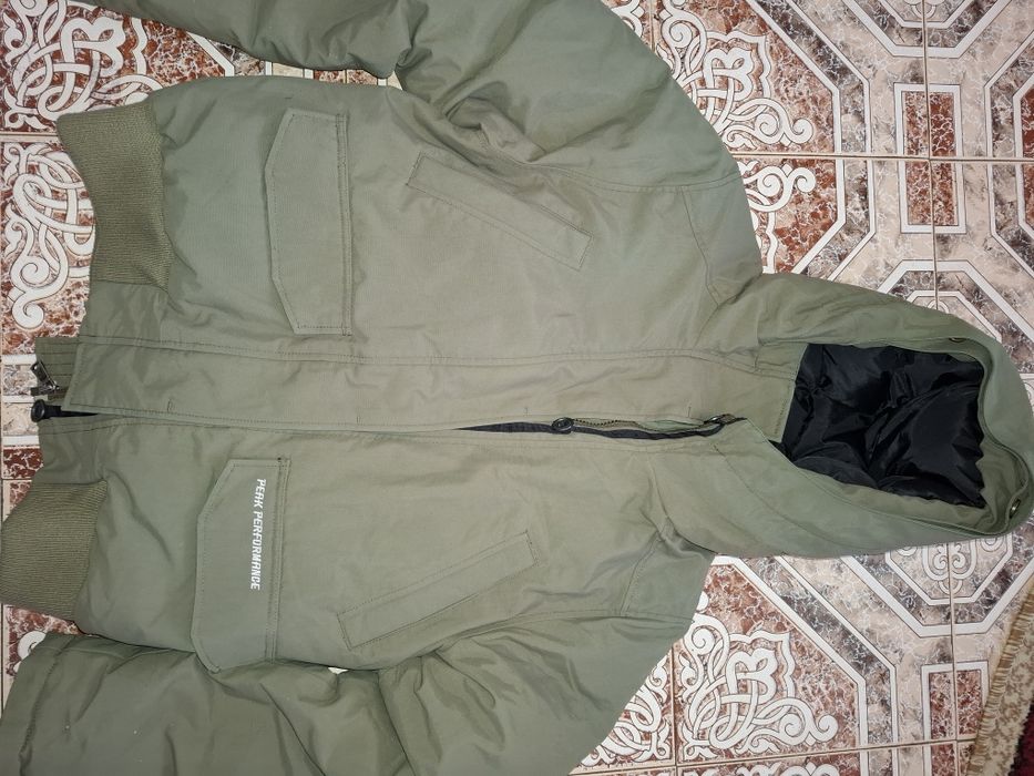 Оригинално яке Peak performance
