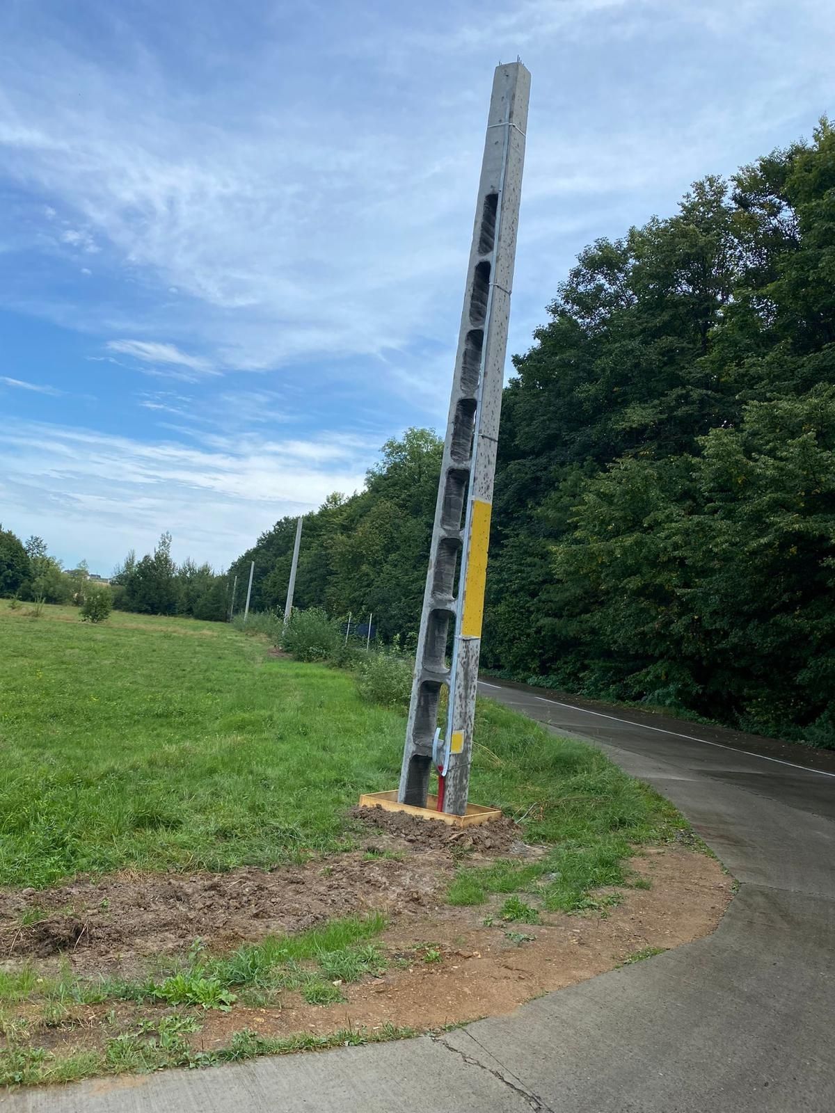 Teren de vânzare în zona de pădure  _ 7000 mp.
