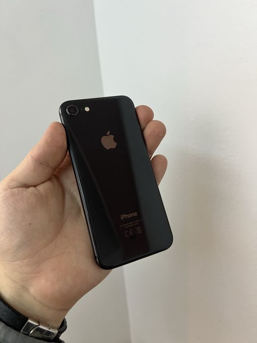 iPhone 8 64GB 100% baterie