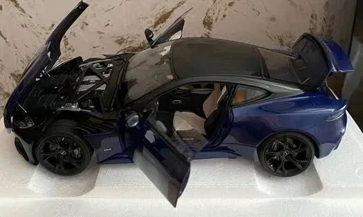 Aston Martin DBS Superleggera AUTOart M1:18 Сапфирено синьо.
