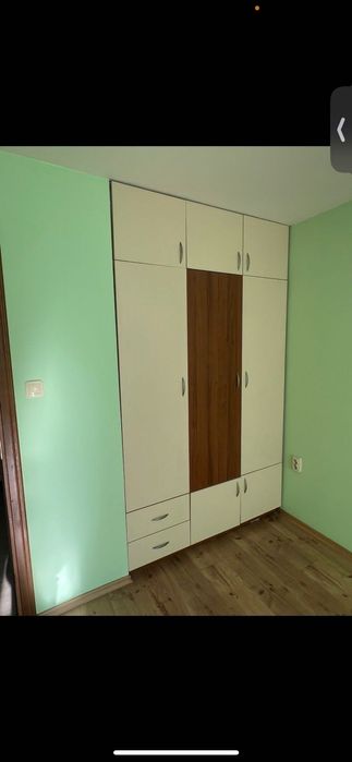 Трикрилен гардероб