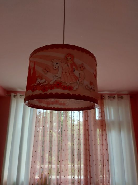 Висяща лампа за детска стая