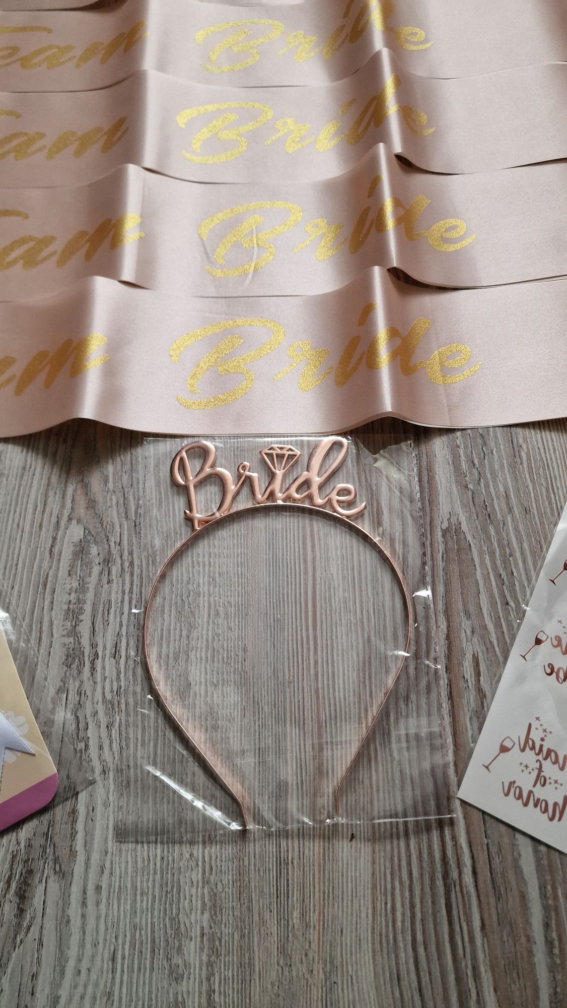 Set bride/team bride, roz: 11 bandane+coronitea+tatuaje+voal+badge